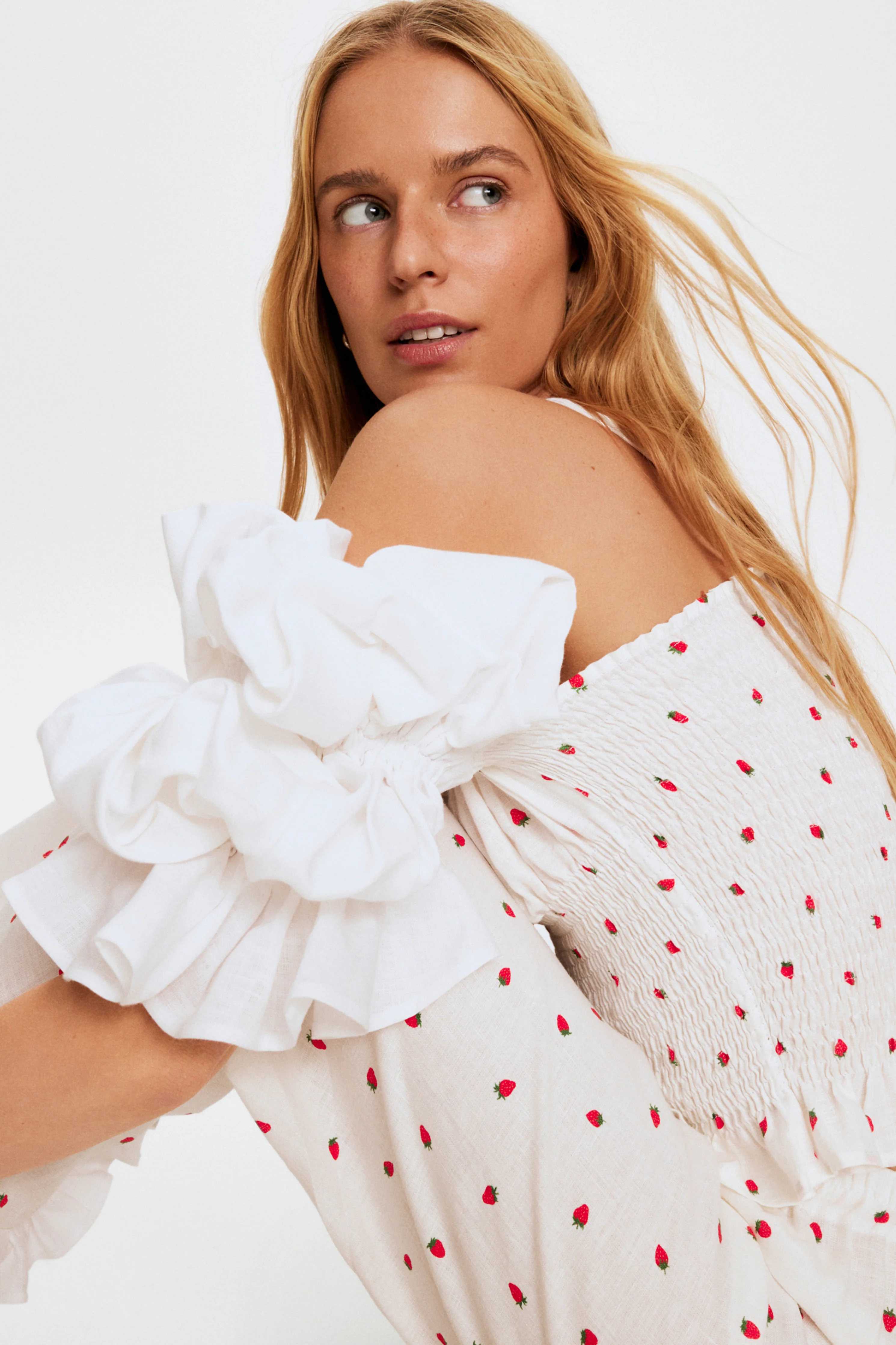 Arle Ruffled Linen Top in Strawberries - Image 5