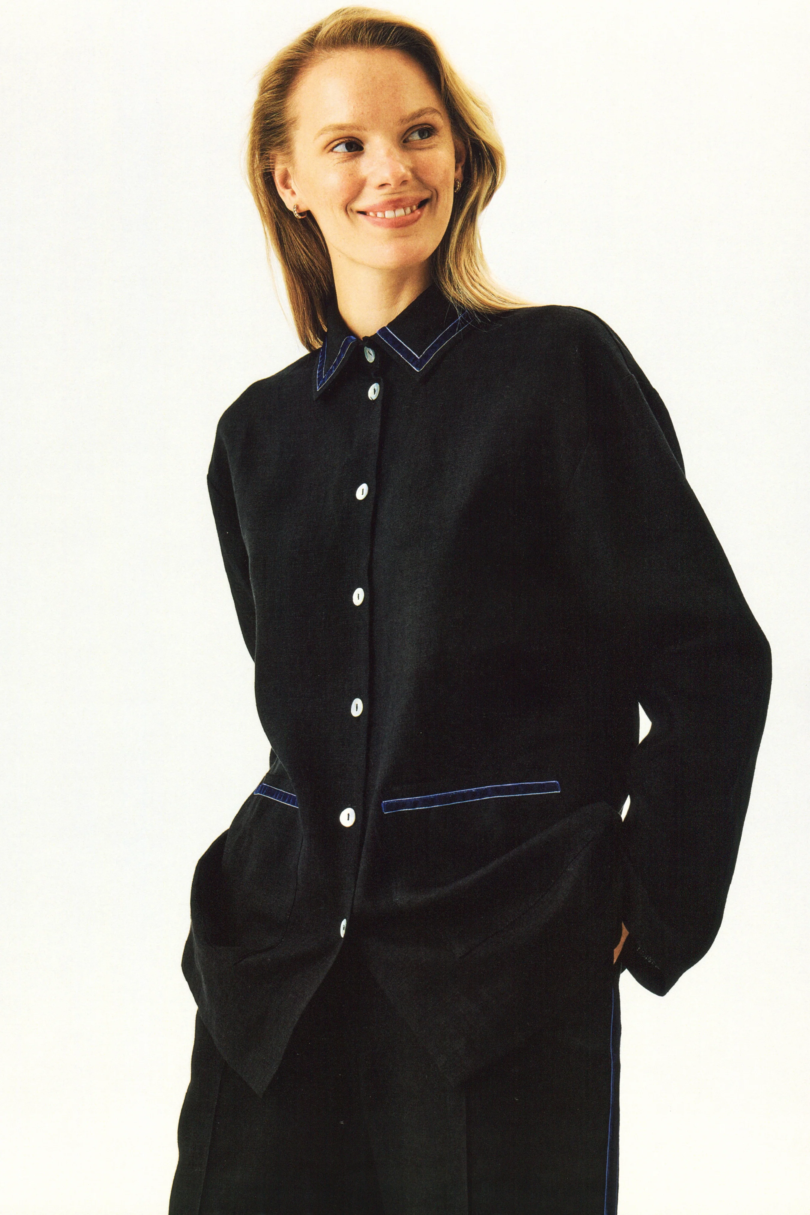 Paros Linen Unisex Pajama Shirt in Black - Image 4