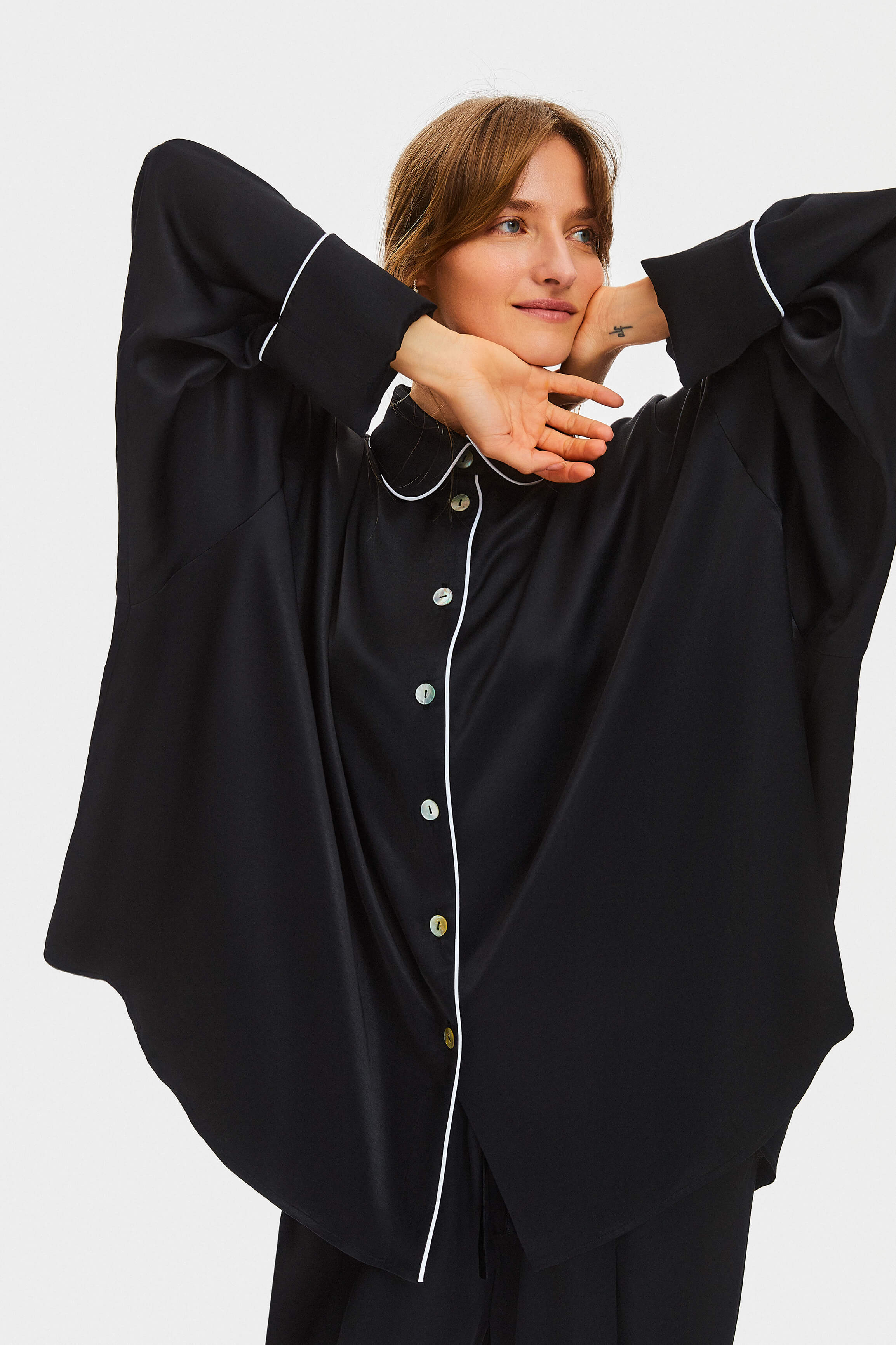 Pastelle Oversized Shirt in Black - Image 2