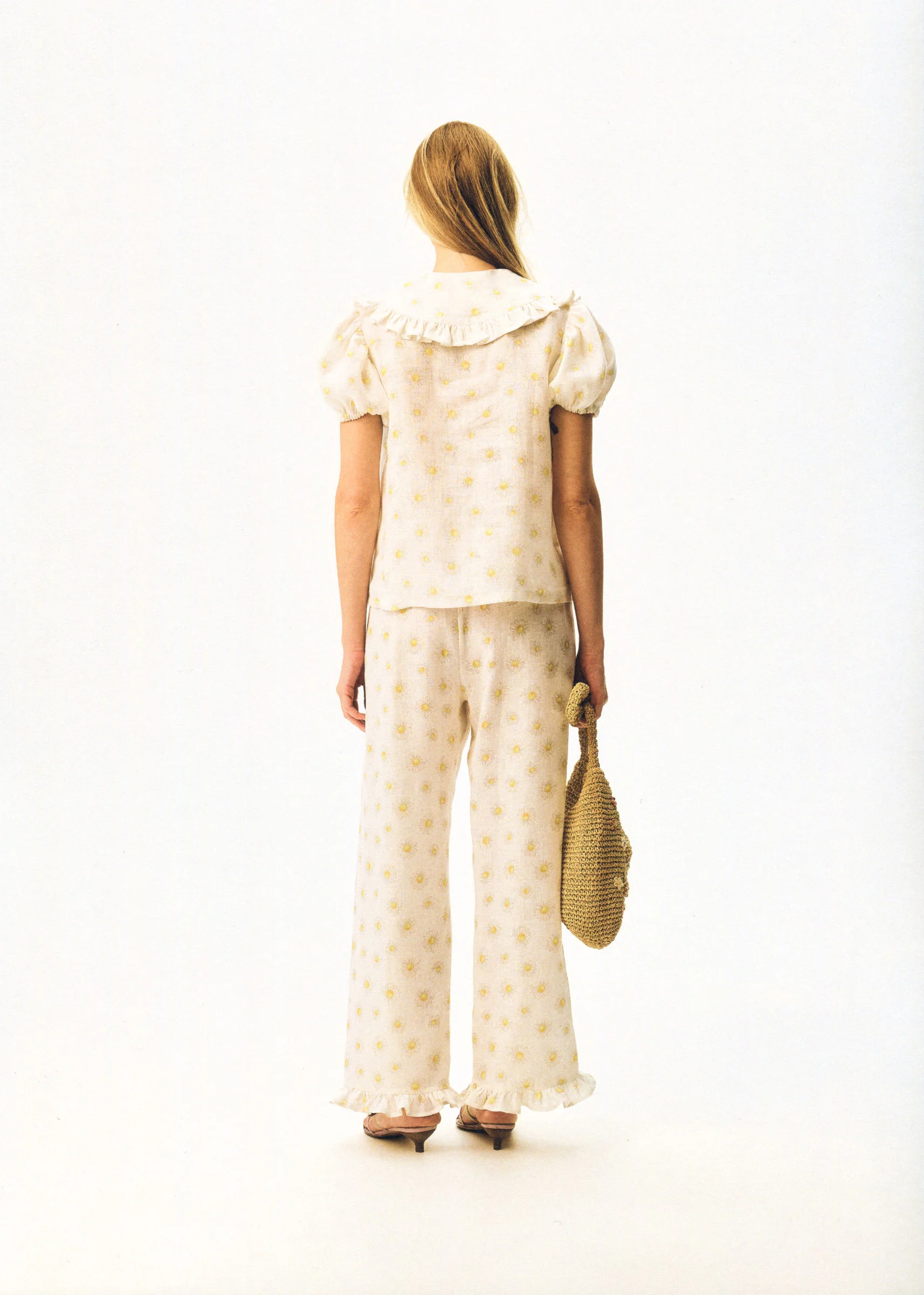 Puff Linen Lounge Shirt in Daisies - Image 4