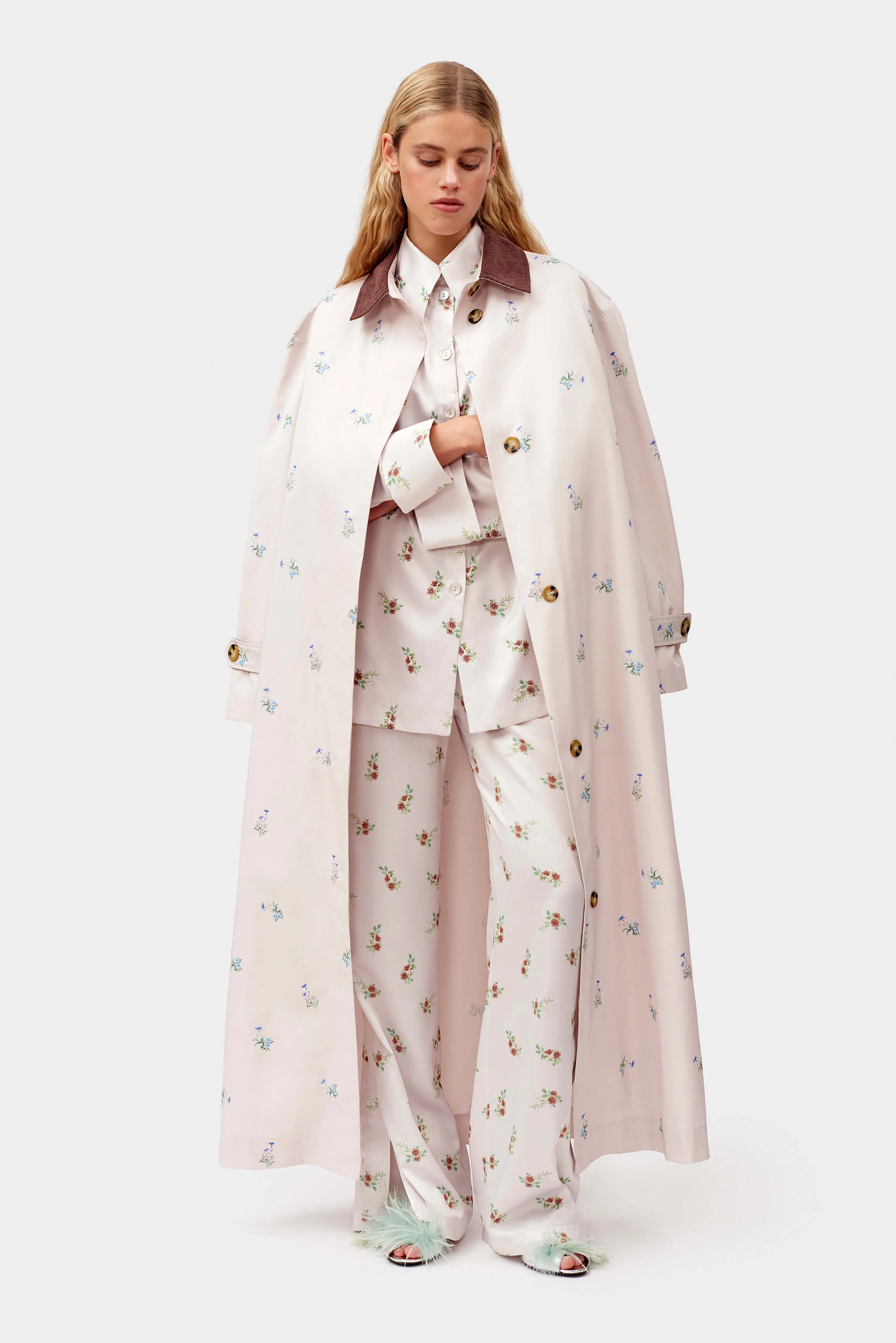 Yason Flower Trench Coat in Beige - Image 3